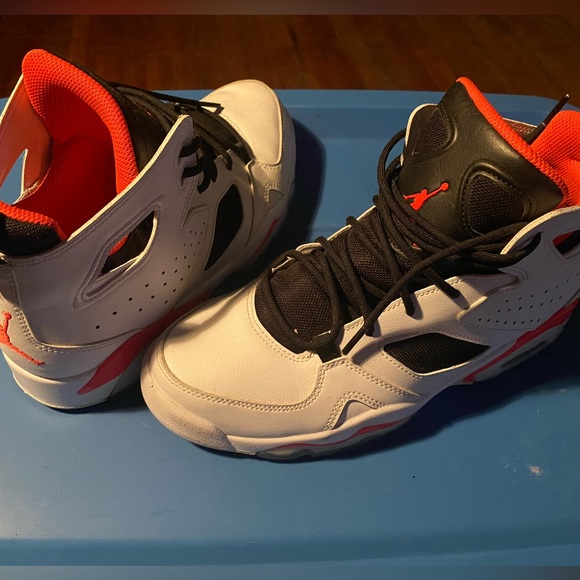 Air Jordan Retros - Picture 2 of 3